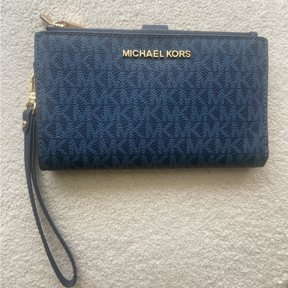 Michael Kors Double Zip wallet 💯 Authentic… Never Used.